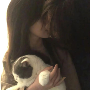 我不能谈恋爱 因为我只有一点点钱 我想自己用