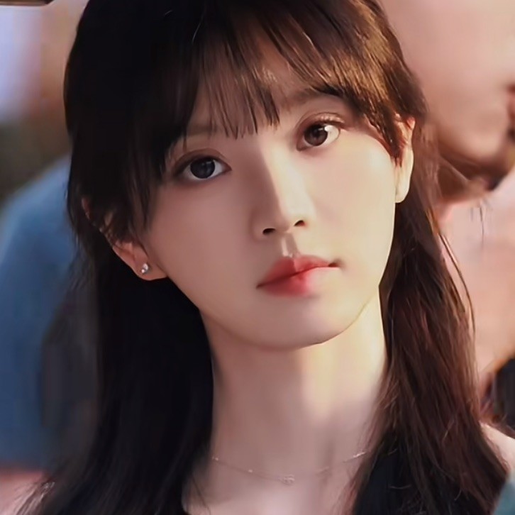 圆圆的脑袋大大耳朵