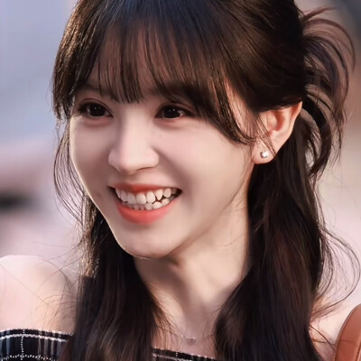 圆圆的脑袋大大耳朵