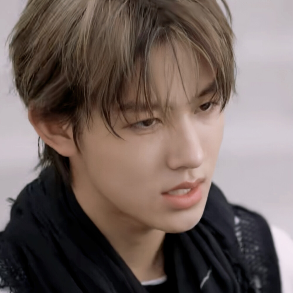 绕到背后拥抱你