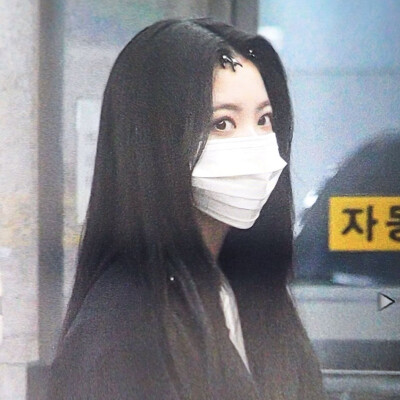 左手散发橘子味