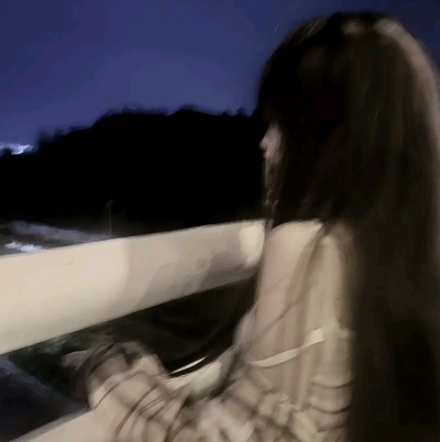 人与人之间的缘分自有定数 生命中多的是遗憾和事与愿违 真真假假 假假真真 过多的追问和拉扯 只会消耗自己的心力 不如保持平静 回归生活