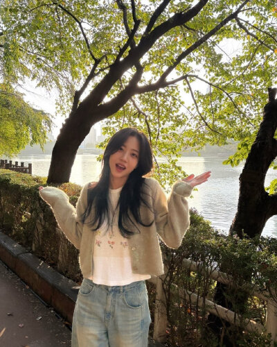 洪华妍