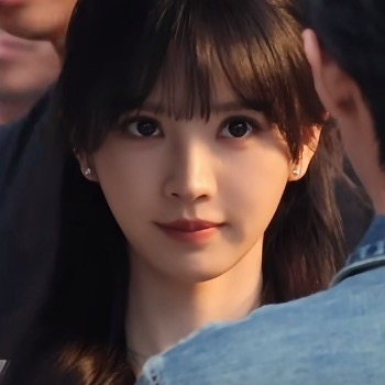 圆圆的脑袋大大耳朵
