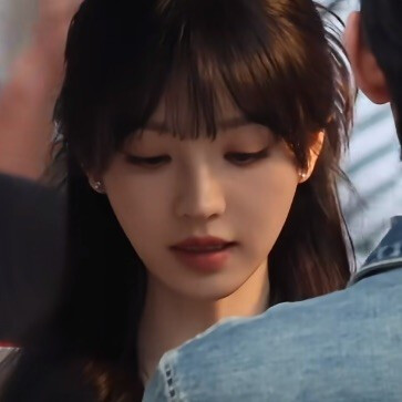 圆圆的脑袋大大耳朵