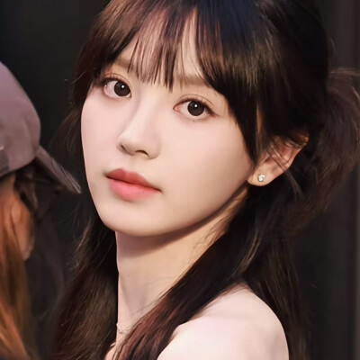 圆圆的脑袋大大耳朵