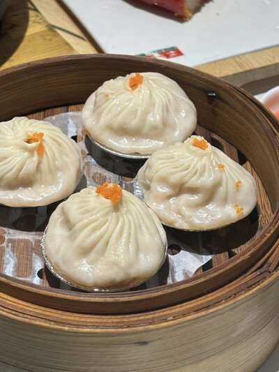 许久没有慢悠悠地喝过早茶
20℃是什么神仙温度 !! 当然怕冷王狗是不可能冻死哒机智的我在一堆短裤短袖里塞了一件加绒卫衣哈哈哈哈哈哈
秋风秋雨里的省城依旧好吃到迷人眼
