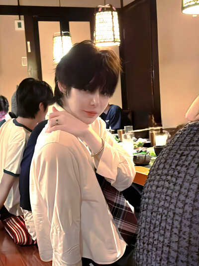 寿司店见•一口³个寿司