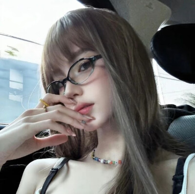 女
