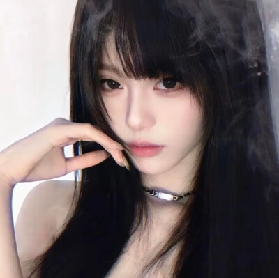 女