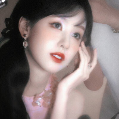 ·雾里看花‖陈都灵
﹥ıllıııl《红豆》