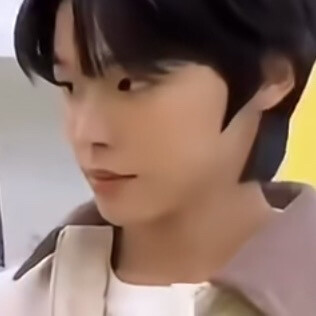 (*¯︶¯*)
