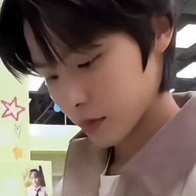 (*¯︶¯*)
