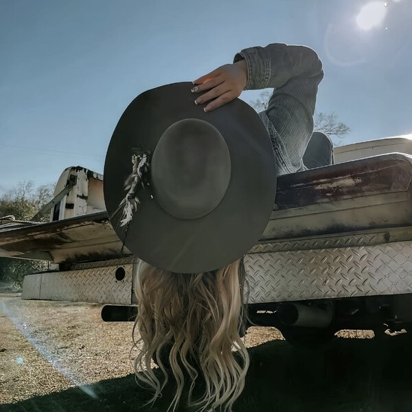 (ू˃̣̣̣̣̣̣︿˂̣̣̣̣̣̣ ू)