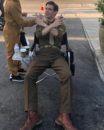 (˘ㅂ˘ )