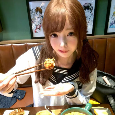 女