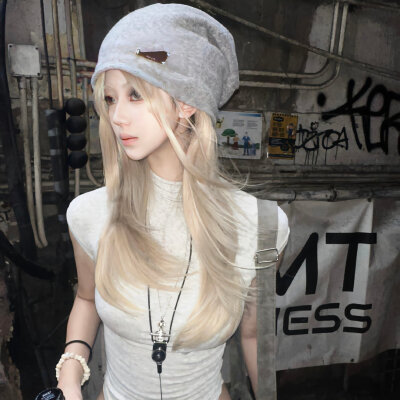 女