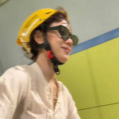 她
