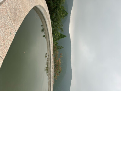 希望我以后拥有一个下雨不会暂时把我抛弃的人。