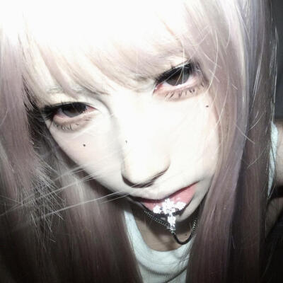 女