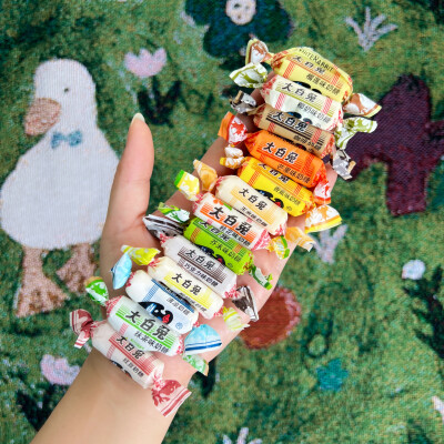 1、没想到大白兔居然有这么多口味，在店里像小仓鼠一样穿梭，把每一种都收集一点买回家尝尝
2、不喜欢科技面料更接受不了化纤，春夏秋三季永远习惯棉、麻、真丝
3、水果彩椒很好看，有些食物光用眼睛看心情就很好，…