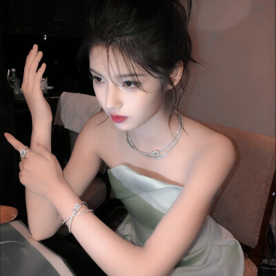 ·交杯‖艾米
﹥Alis volat propriis