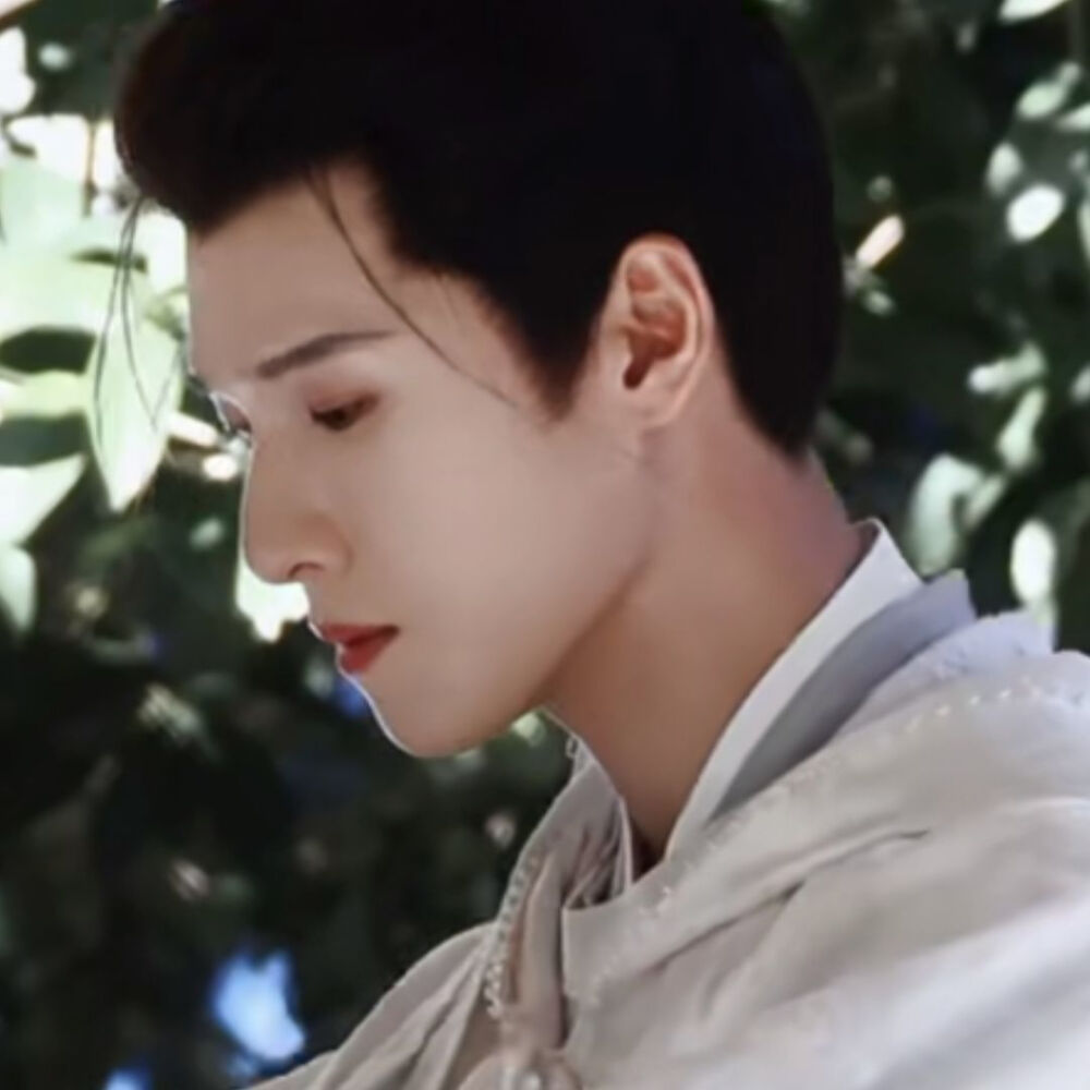 咸自谓丽且美，曾不如君剑良绮难忘