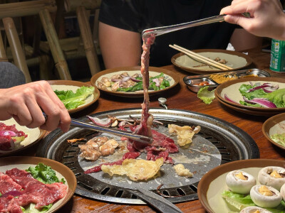 满屏烤肉的一天