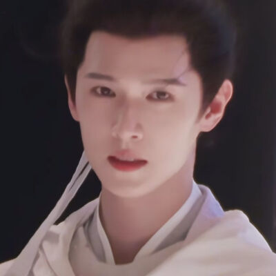 咸自谓丽且美，曾不如君剑良绮难忘