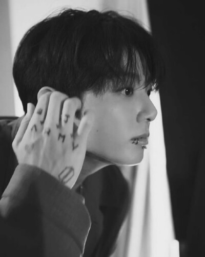 250916
Calvin Klein ins更新柾国相关