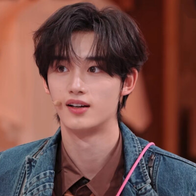 丁程鑫
你好星期六