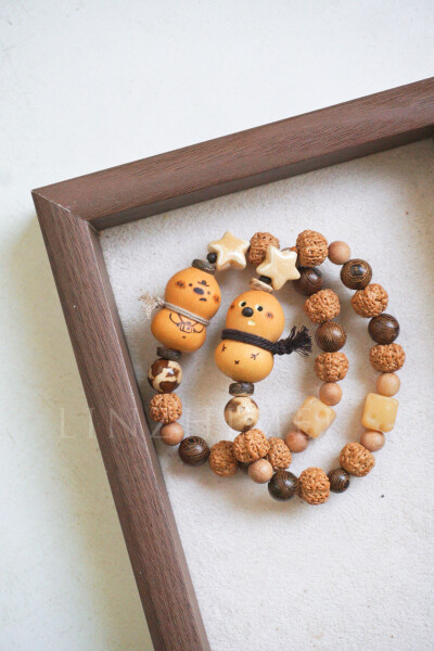 新做的
摆件：冬瓜、苹果、梨
手串：闹别扭和听八卦