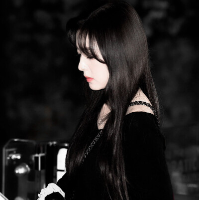 揉皱的浅灰色脉搏是淚雨的生长痛