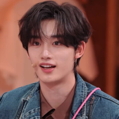 丁程鑫
你好星期六