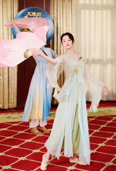 关晓彤