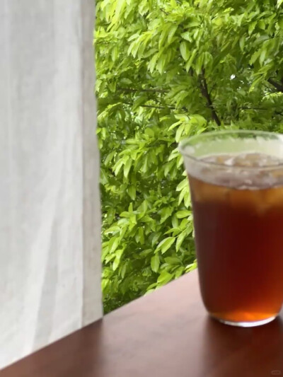 雨天：小清新女头像