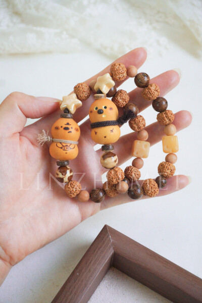 新做的
摆件：冬瓜、苹果、梨
手串：闹别扭和听八卦