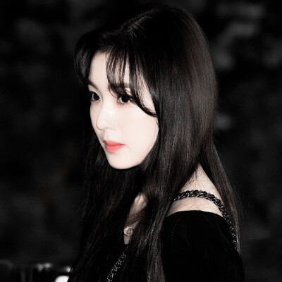 揉皱的浅灰色脉搏是淚雨的生长痛