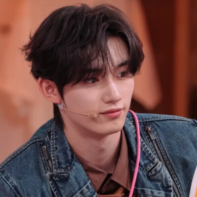 丁程鑫
你好星期六