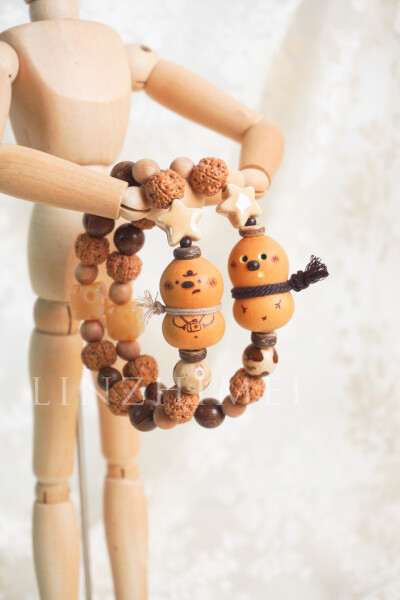 新做的
摆件：冬瓜、苹果、梨
手串：闹别扭和听八卦