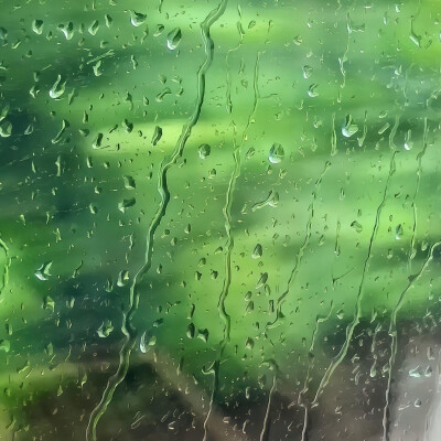 雨天：小清新女头像