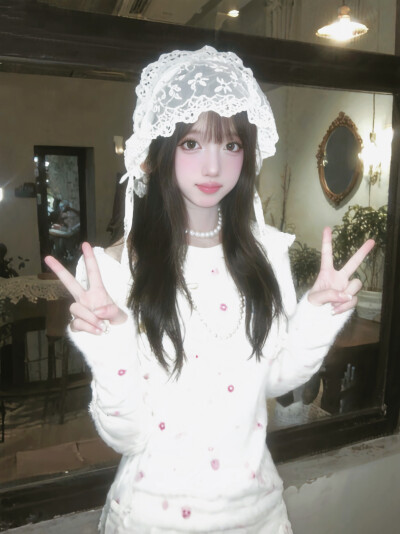 素白的茉莉花印刻在你单调的胚身