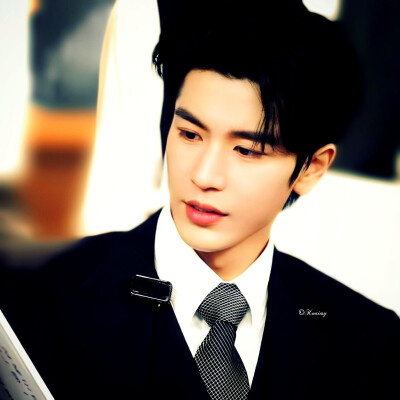 来年树倒身影孤烟花散