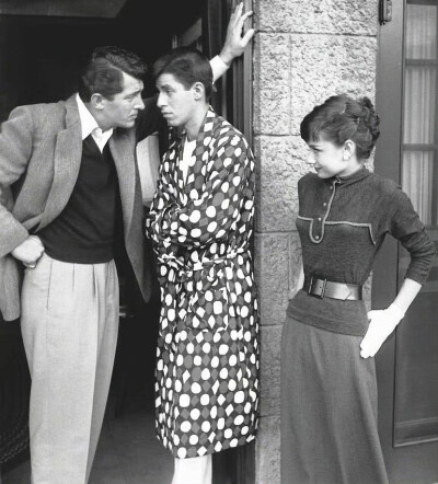 1953年，派拉蒙片厂的化妆室，奥黛丽·赫本、迪恩·马丁和杰瑞·刘易斯。 ​