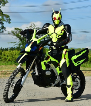 假面骑士01，高跃飞蝗。升蝗摩托。(来源于网络，侵权删)