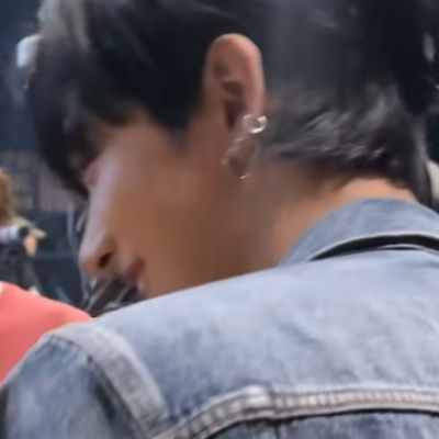 你哭过但眼影闪得更艳美