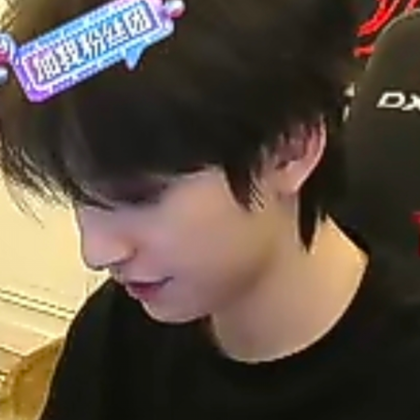 你把烟吐我嘴里