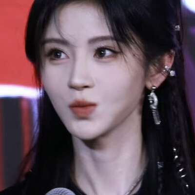鞠婧祎