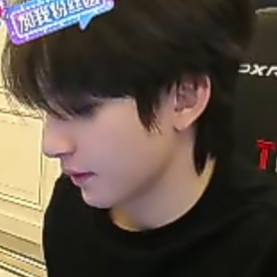 你把烟吐我嘴里