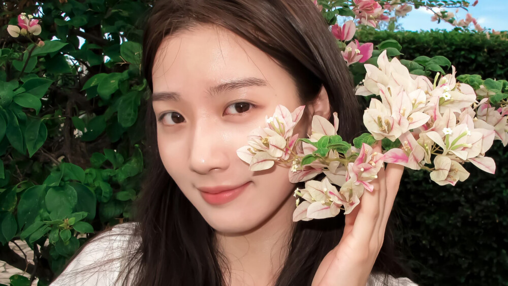 卢昱晓素材